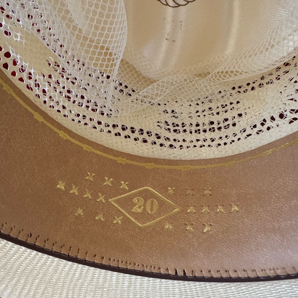 Larry Mahan 20X white straw hat size 7